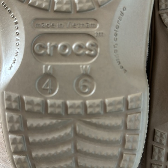 Crocs fur lined Size 6 women 4 Men - Picture 4 of 4